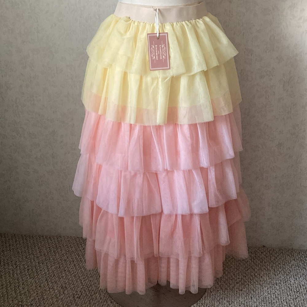 champagne & strawberry tiered skirt - Picture 3 of 3